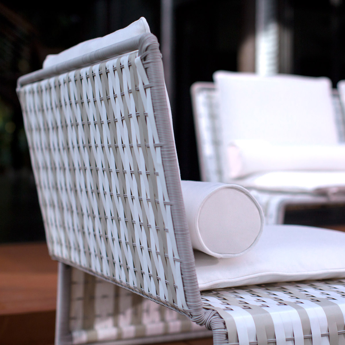stori modern Tabloid outdoor lounge chair
